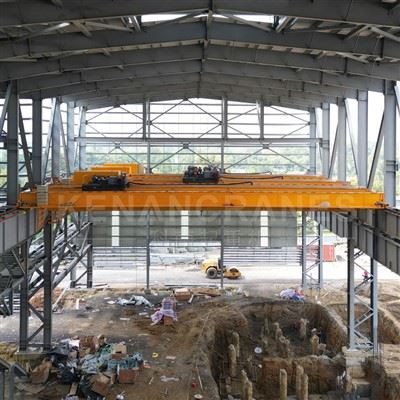 Craen Uwchben 100 tunnell