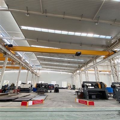 Craen Uwchben 3 tunnell